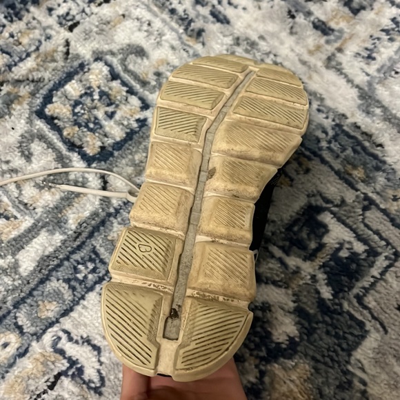 women’s navy onclouds size 9.5 - Picture 2 of 3